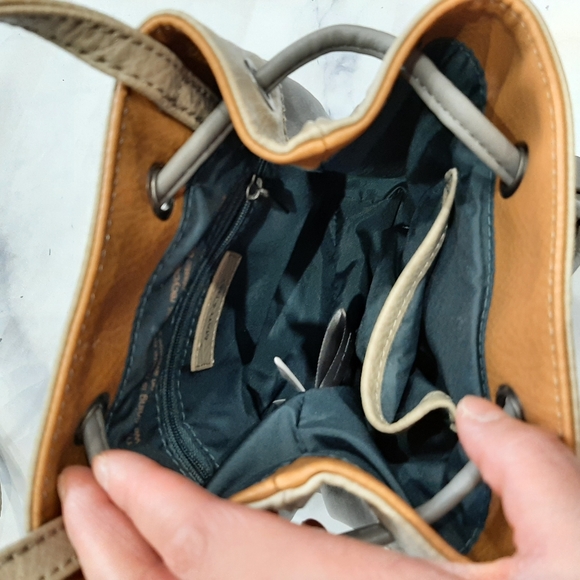 Matt & Nat Sora Vegan Leather Bucket Bag - Picture 5 of 8